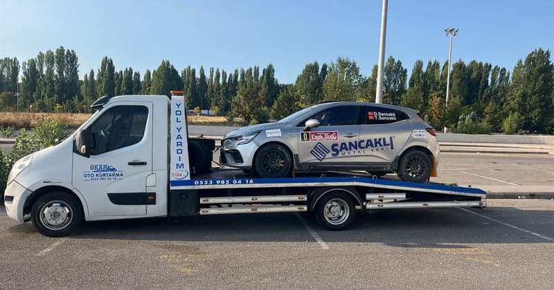 Daytime towing of a rally car in Bursa — roadside assistance